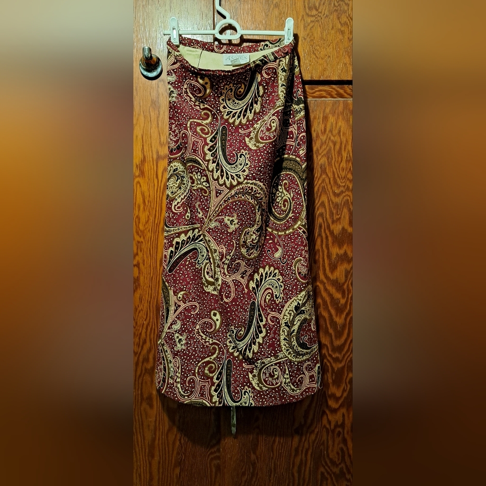Casual Corner Annex Paisley Print Women's Long Skirt - Red and Cream Size P4